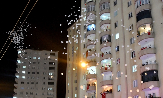 Türkiye tek yürek İstiklal Marşı'nı söyledi