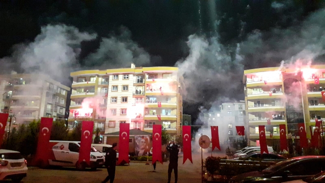 Türkiye tek yürek İstiklal Marşı'nı söyledi