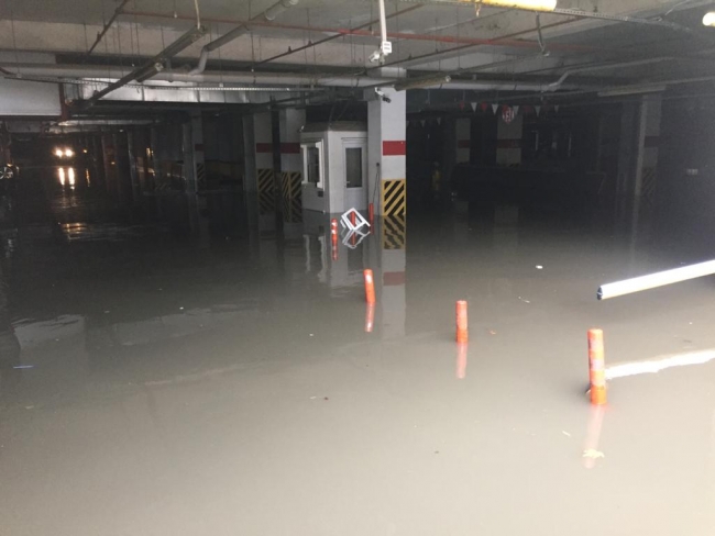 Samsun'da yağış su baskınlarına yol açtı