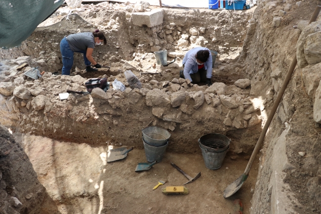 2 bin 600 yıllık mutfaktan fare kafatası çıktı