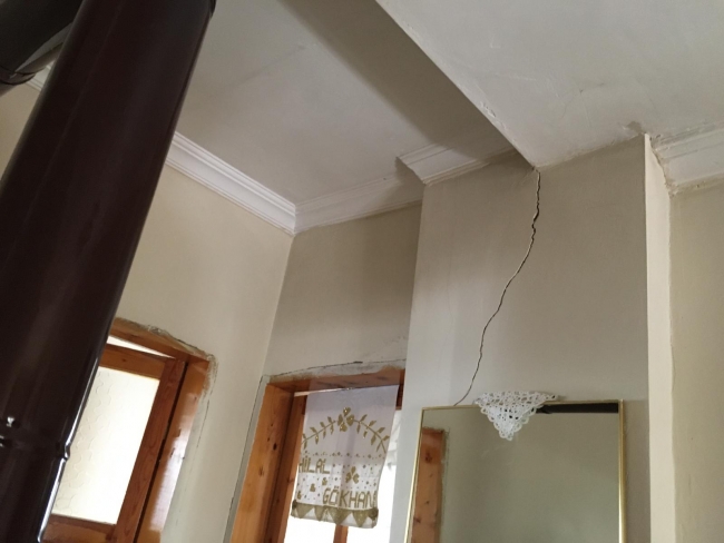 Erzincan'da 4,3'lük deprem: 23 ev hasar gördü