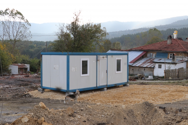 Bolu'da yanan köye konteyner evler kuruldu