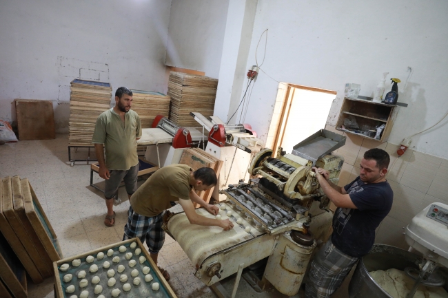 Filistin'de fırın işleten engelli kardeşler engel tanımıyor