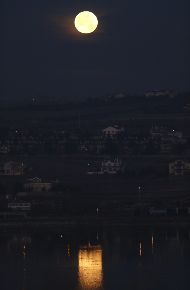 2018'in ilk gününde 'Süper Ay' sürprizi