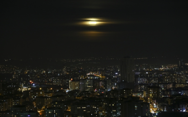 2018'in ilk gününde 'Süper Ay' sürprizi