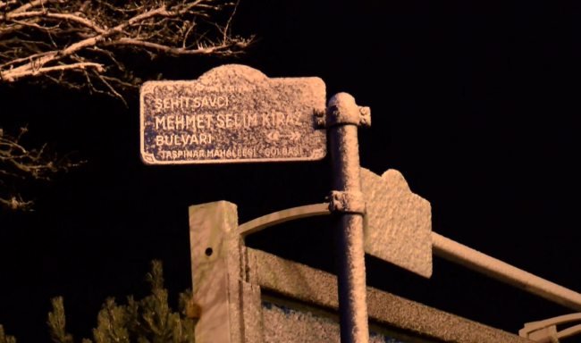 Ankara'ya mevsimin ilk karı düştü