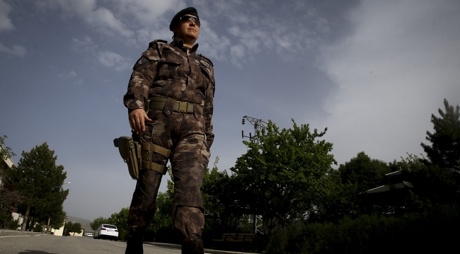 İki kutsal görevi bir arada yürütüyorlar