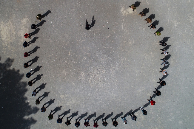 Hedefi gözü kapalı 12'den vuran kadın polis gurur kaynağı oldu