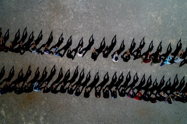 Hedefi gözü kapalı 12'den vuran kadın polis gurur kaynağı oldu