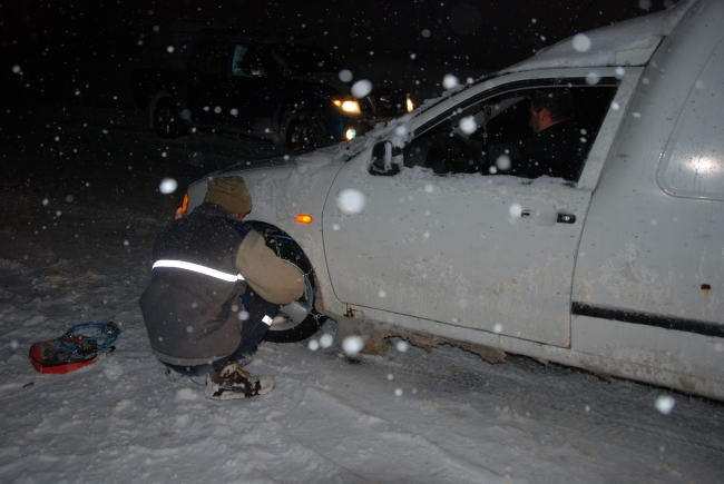 Kar yağışı ve tipi ulaşımı aksatıyor