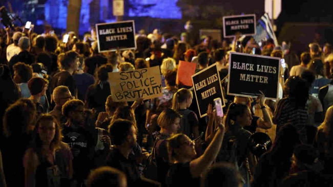 ABD'de siyahilerin gösterileri sürüyor