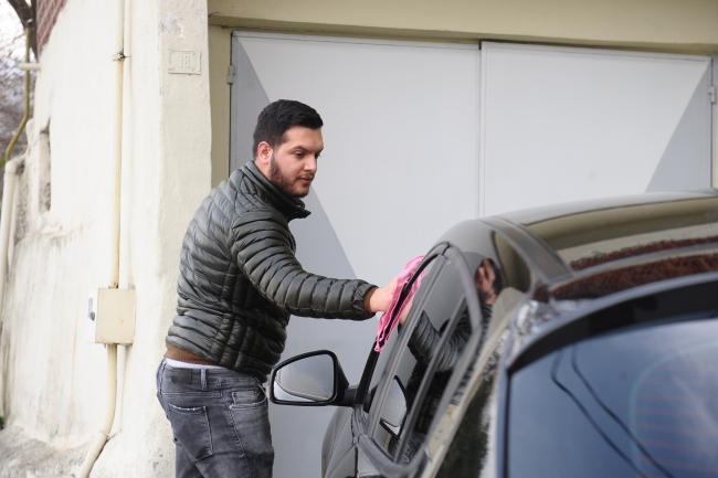 Otomobilini başkasının sattığını öğrendi, polise koştu