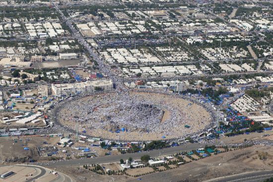 2 milyon hacı adayı Arafat Vakfesi'ni yaptı