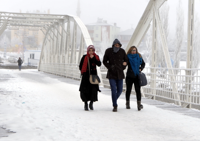 Kara kış yolları kapattı: 26 yerleşim birimine ulaşım sağlanamıyor