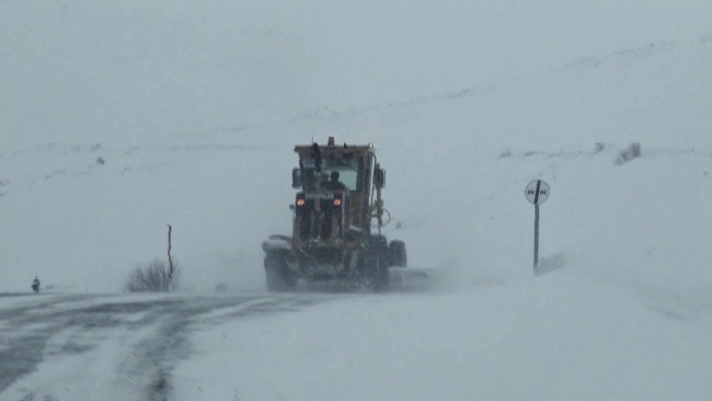 Ardahan-Şavşat karayolu kar ve tipiden ulaşıma kapandı