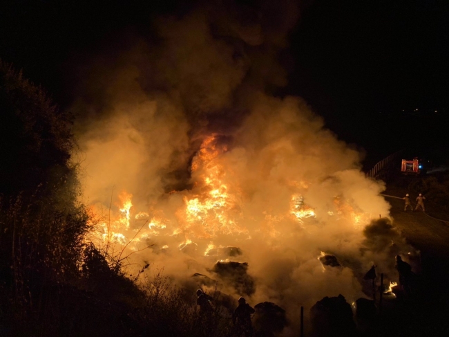 Arnavutköy'de depo yangını