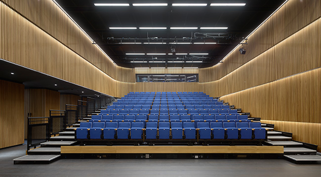 Arter yeni binasında sanatseverlerle buluşuyor