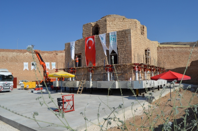 Tarihi Artuklu Hamamı'nı yere indirme çalışması yeniden başladı