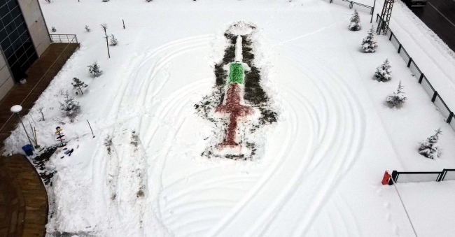 Gençler 20 metrelik kardan enjektör yaptı