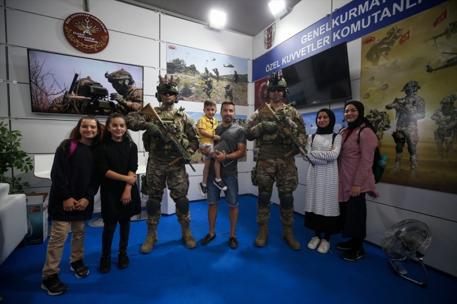 TEKNOFEST'te asker ve polise yoğun ilgi