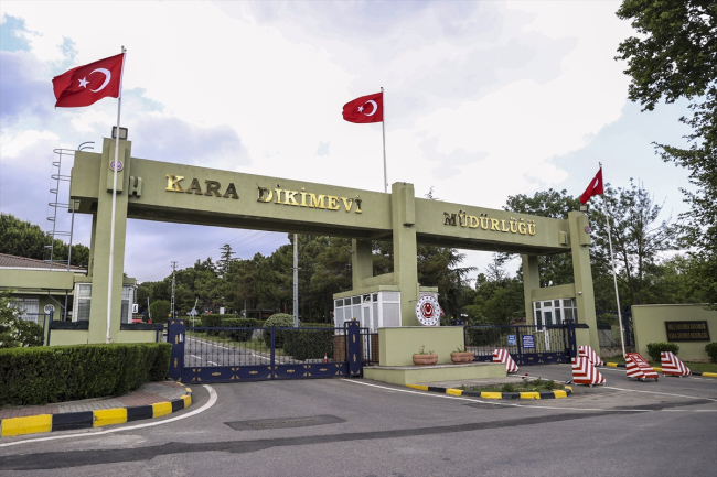 Mehmetçiğin kamuflajlı elbiselerinde 