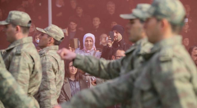 Eğitimini tamamlayan subay adayları yemin etti
