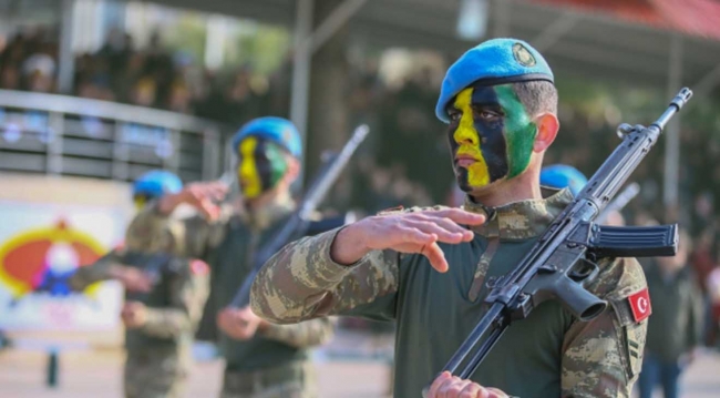 Eğitimini tamamlayan subay adayları yemin etti