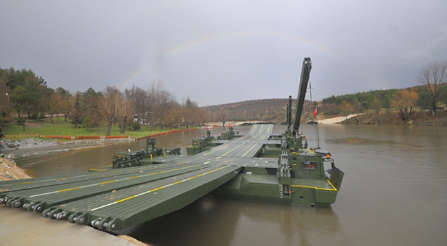 Mehmetçikten gerçeği aratmayan "Durgun Sulardan Geçiş" tatbikatı