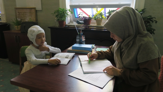 Türkiye'de eğitim aldı, Astana'da İslam'ı öğretiyor