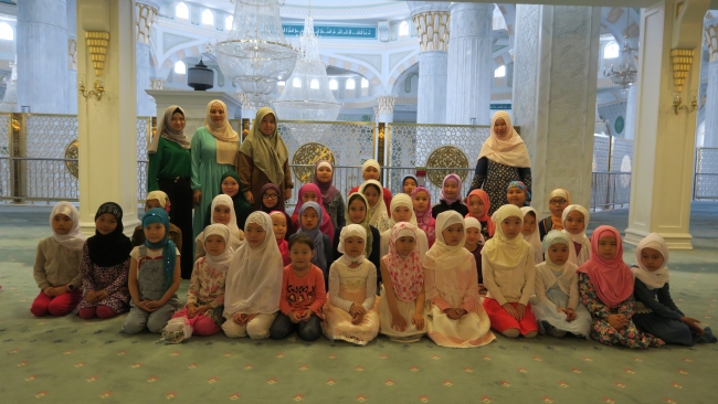 Türkiye'de eğitim aldı, Astana'da İslam'ı öğretiyor