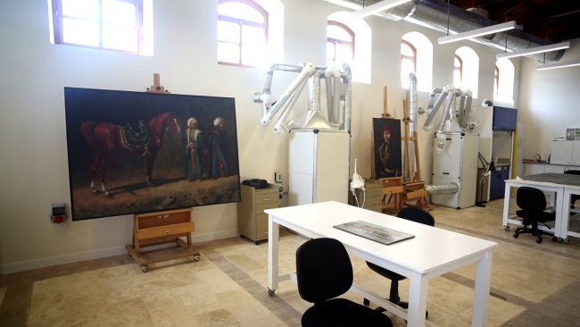 Birbirinden kıymetli tablolar restore edilerek gelecek kuşaklara aktarılıyor