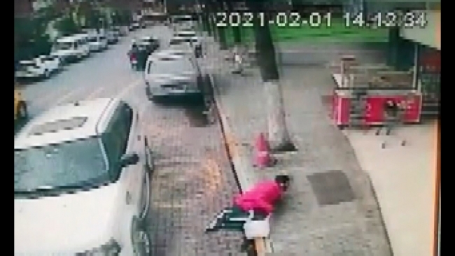 İstanbul'da oto galericiye silahlı saldırı kamerada