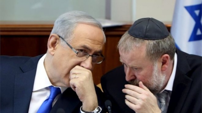 Binyamin Netanyahu (solda) ve Başsavcı Avichai Mandelblit | Fotoğraf: Reuters