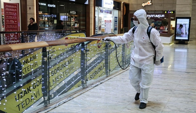 Koronavirüs tedbirleri kapsamında AVM'lerde de tedbirler artırıldı. Foto: AA