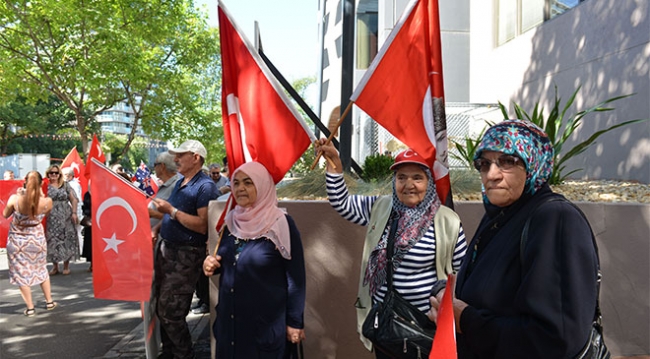 Avustralyalı Türkler Mehmetçik için ayakta