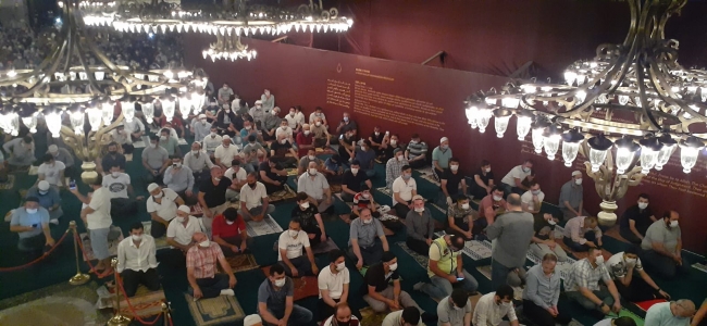 Ayasofya'da sabah namazı yoğunluğu