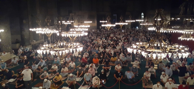 Ayasofya'da sabah namazı yoğunluğu