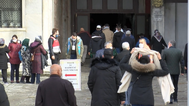 2021’in ilk gününde Ayasofya’ya turist akını