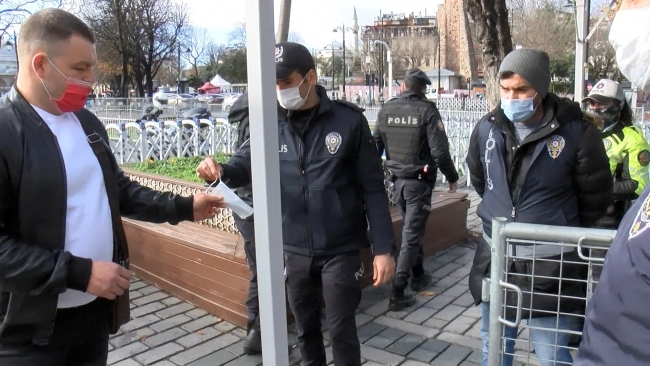 2021’in ilk gününde Ayasofya’ya turist akını