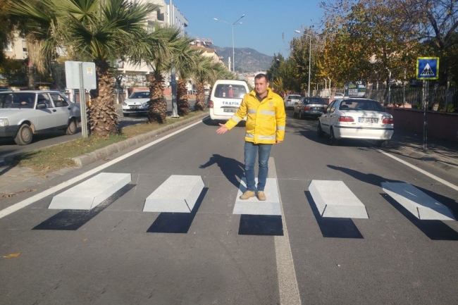 Yaya güvenliği için 3 boyutlu geçit yapıldı