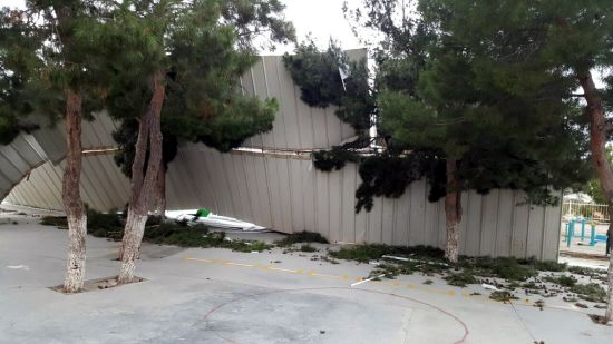 'Fırtına' okul kantininin çatısını uçurdu