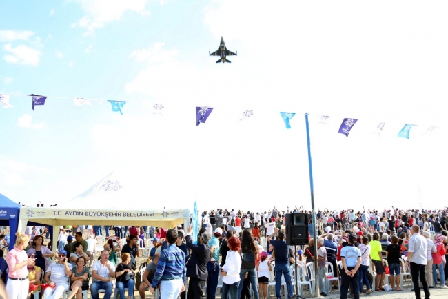 SOLOTÜRK'ün Aydın gösterisi hayran bıraktı
