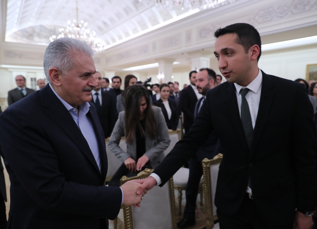 Başbakan Binali Yıldırım, 15 Temmuz darbe davalarının müşteki avukatlarıyla bir araya geldi