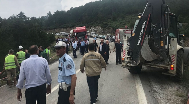 Bursa'da yolcu otobüsü devrildi