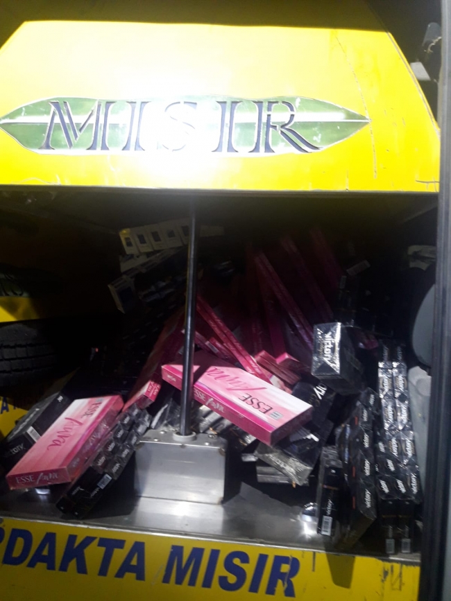 Ankara'da mısır tezgahına 53 bin paket kaçak sigara gizlemişler