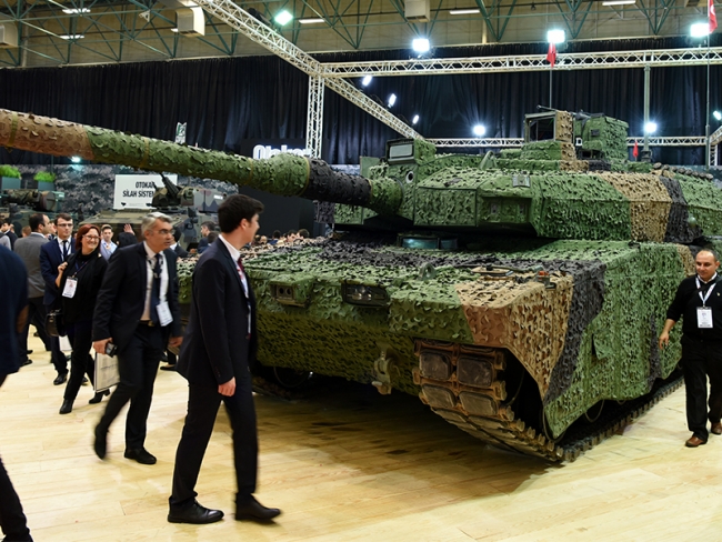 IDEF katılımcı ve ziyaretçilerden geçer not aldı