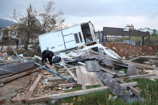 Antalya'yı hortum vurdu