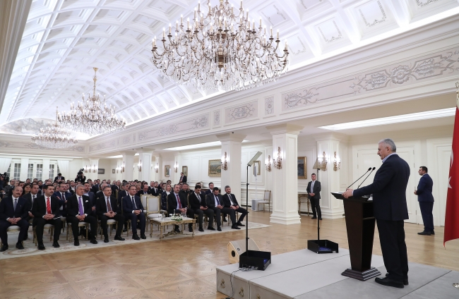 Başbakan Binali Yıldırım, 15 Temmuz darbe davalarının müşteki avukatlarıyla bir araya geldi