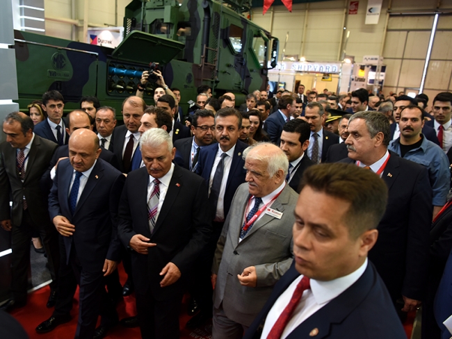 IDEF katılımcı ve ziyaretçilerden geçer not aldı