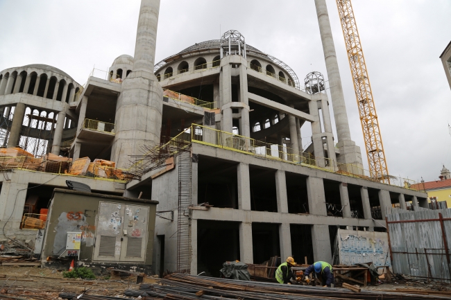 Taksim'e yapılan caminin ince işçiliğine başlandı
